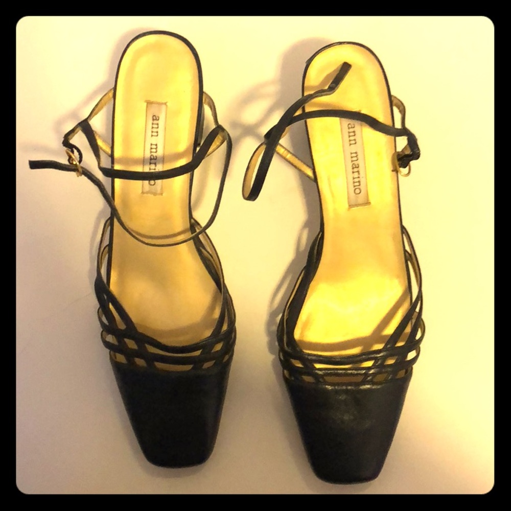 Nice navy blue 2 inch heels. Ann Marino